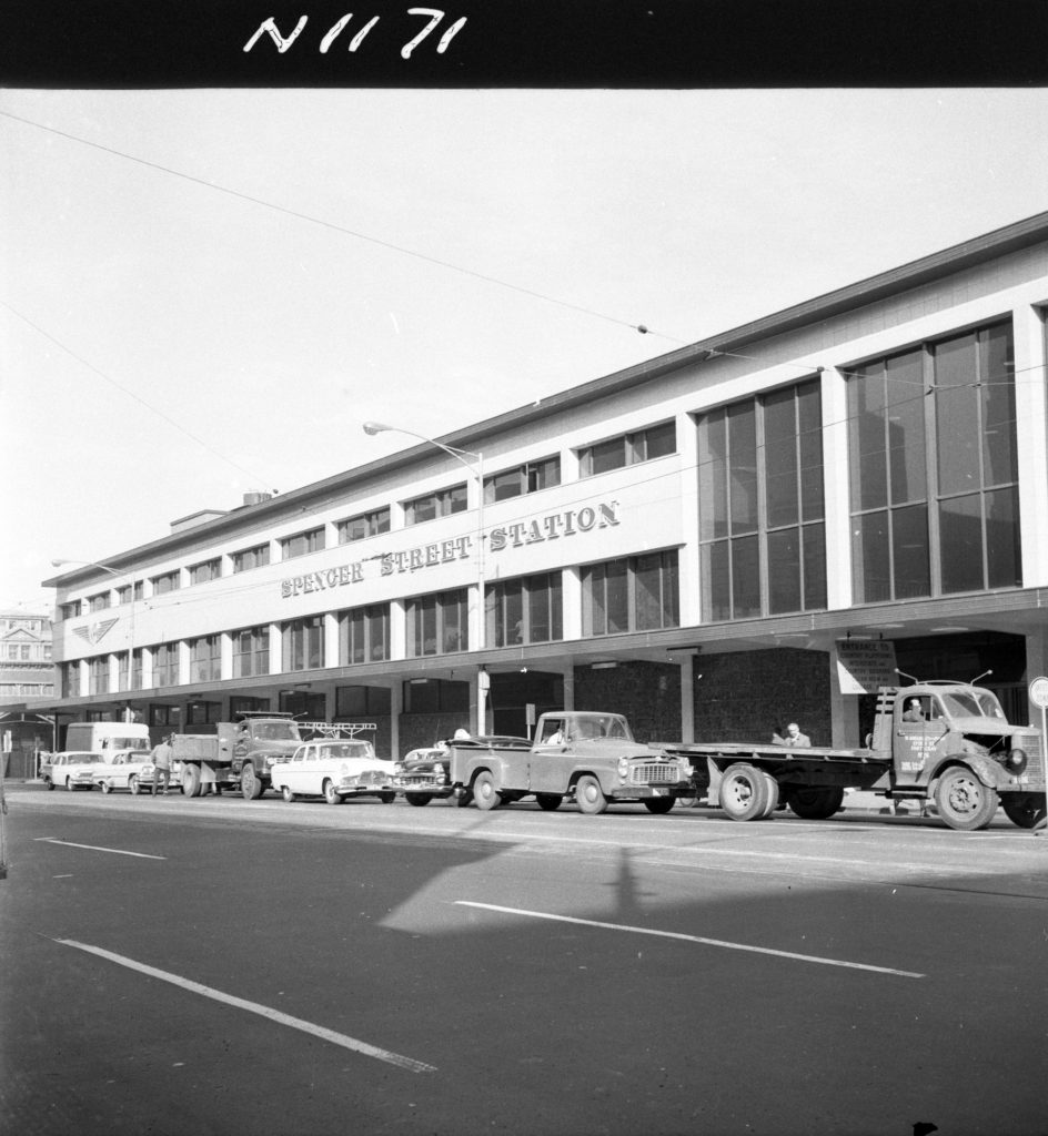 N1171 Image showing traffic and pedestrians outside Spencer Street Station