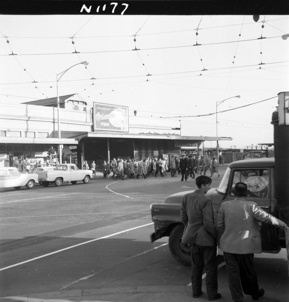 N1177 Image showing traffic and pedestrian flows on the corner of Spencer Street and Collins Street