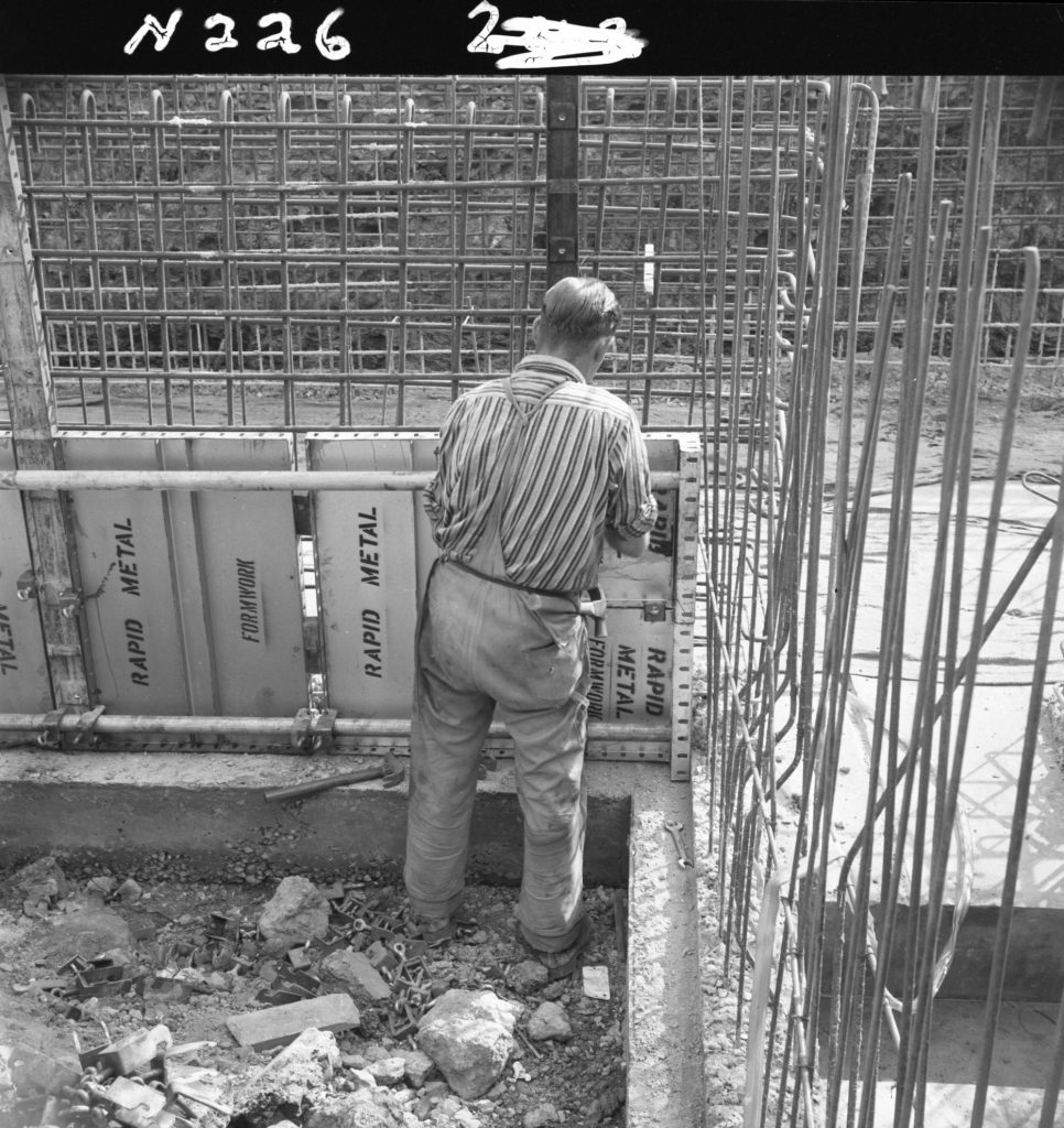 N226 Image showing commencement of the outside wall forms during construction of a weighbridge on Flinders Street