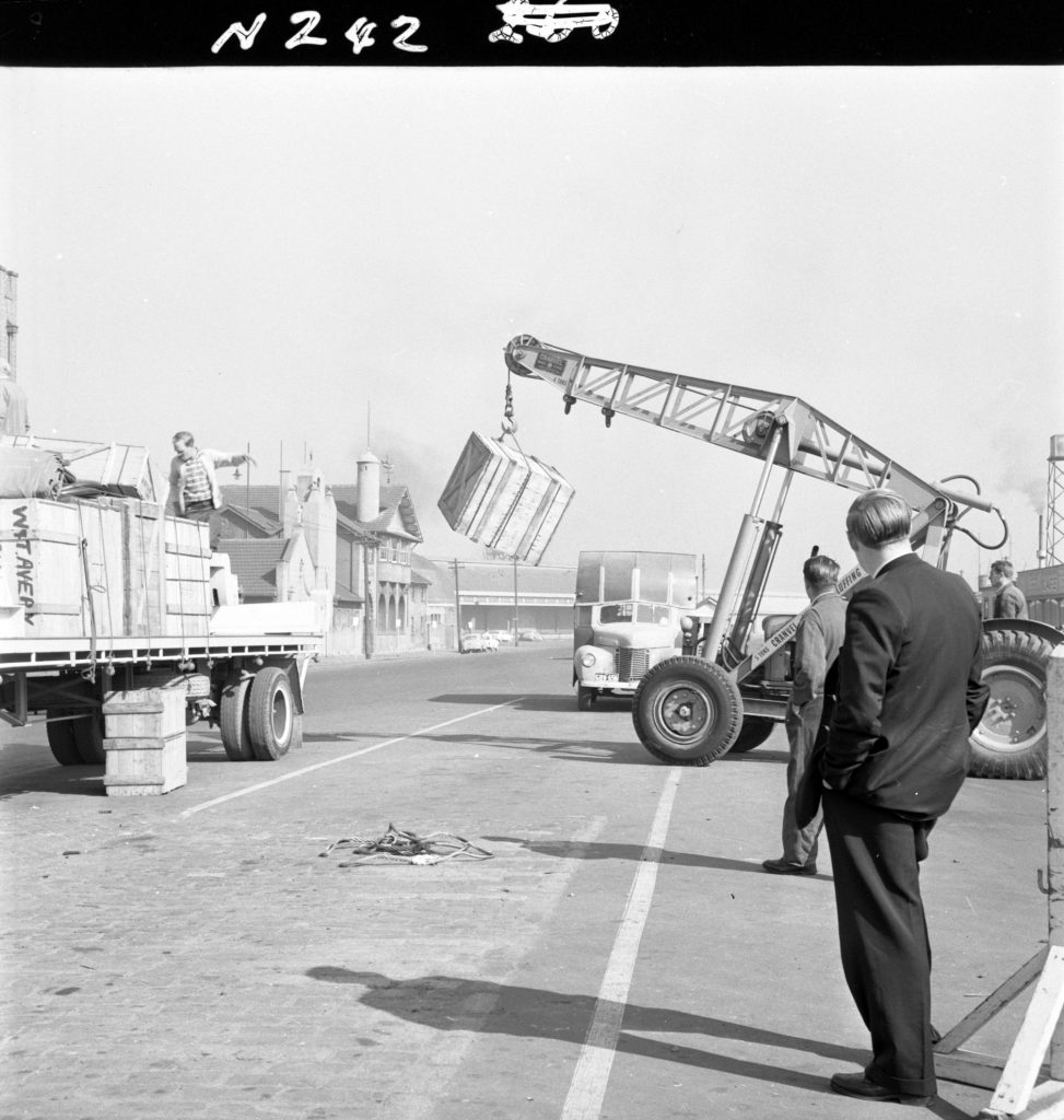 N242 Image showing arrival of parts during construction of a weighbridge on Flinders Street