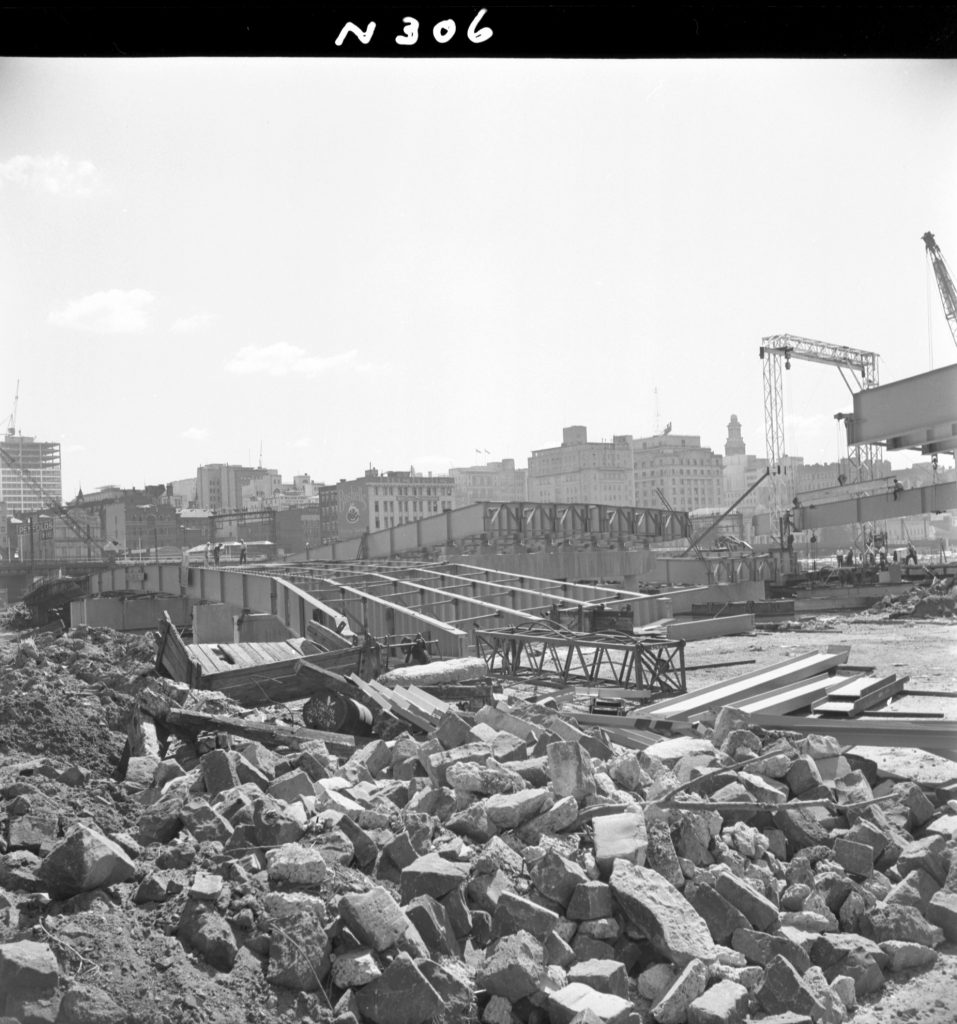 N306 Image showing construction of the King Street bridge, viewed from Yarra Bank Road