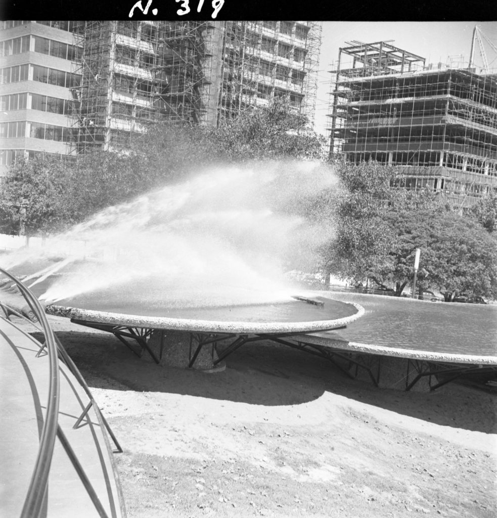 N319 Image showing Southgate Fountain in operation in Snowden Gardens