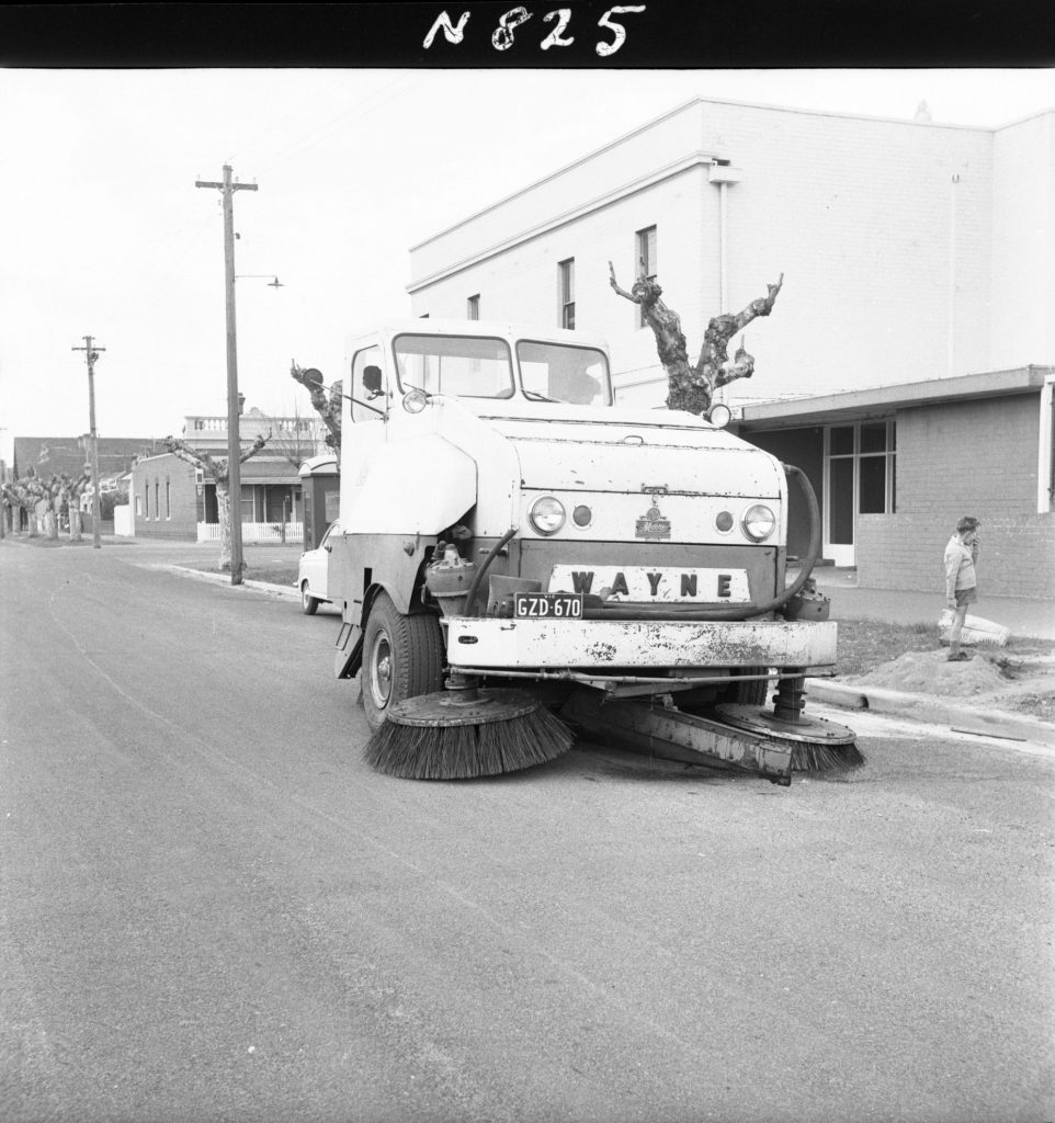 N825 Image of a Wayne road sweeper in South Melbourne