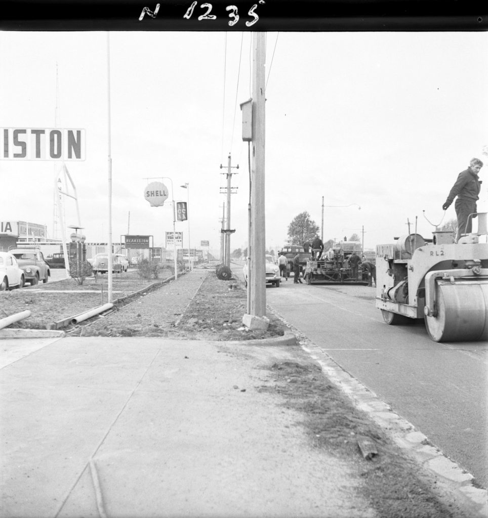 N1235 Image showing construction of Footscray Road