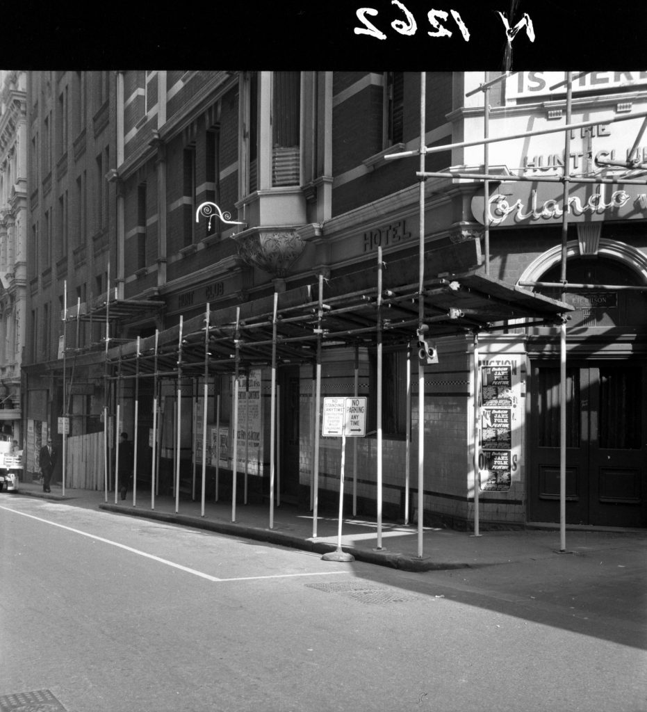 N1262 Image showing demolition of the Hunt Club Hotel for Melbourne City Council