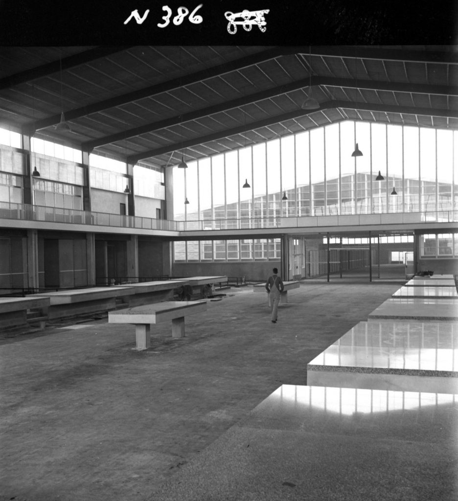 N386 Image showing interior of the Fish Market on Footscray Road