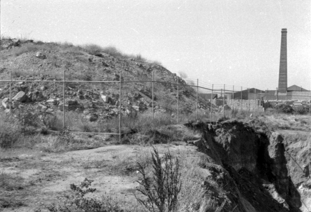 N1016 Image showing a damaged fence at Melbourne City Council tip