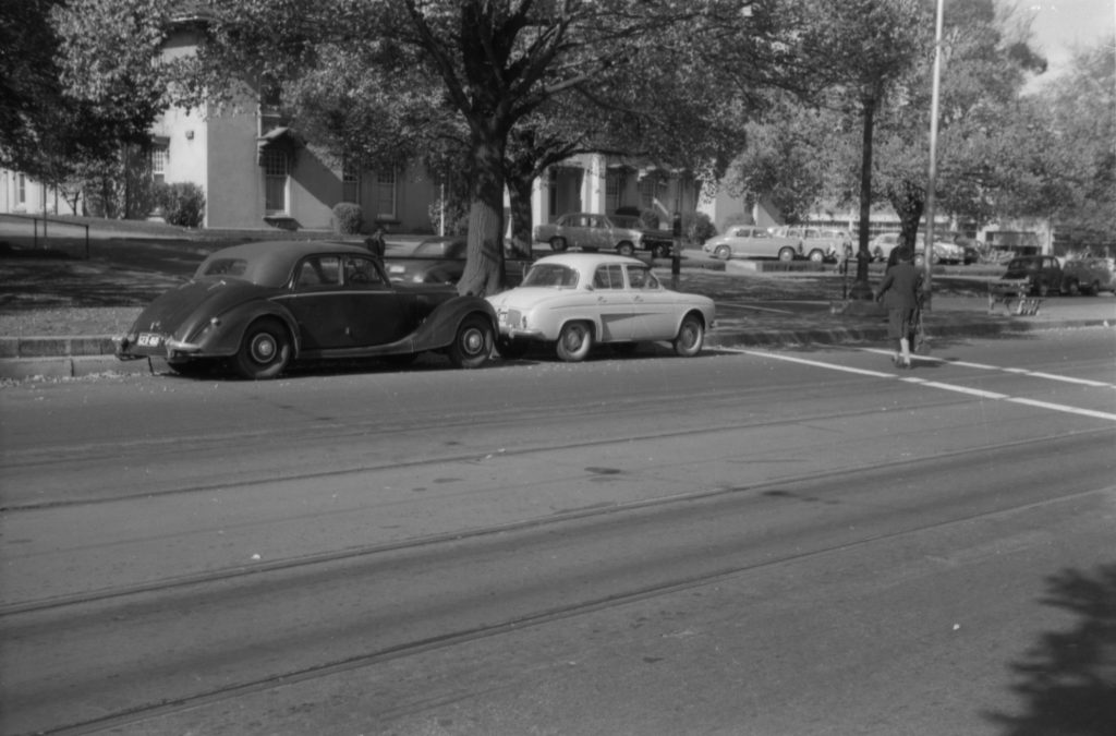 35A-2f Image of a school crossing on Sydney Road