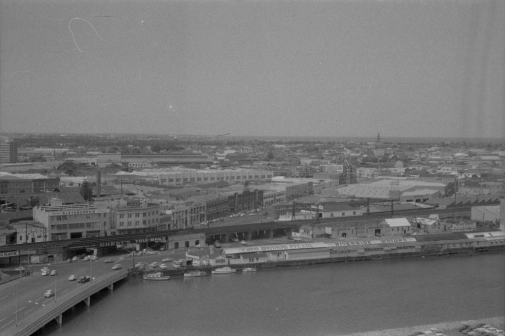 35A-6a Image of the Yarra River and Queen’s bridge, with a view over South Melbourne