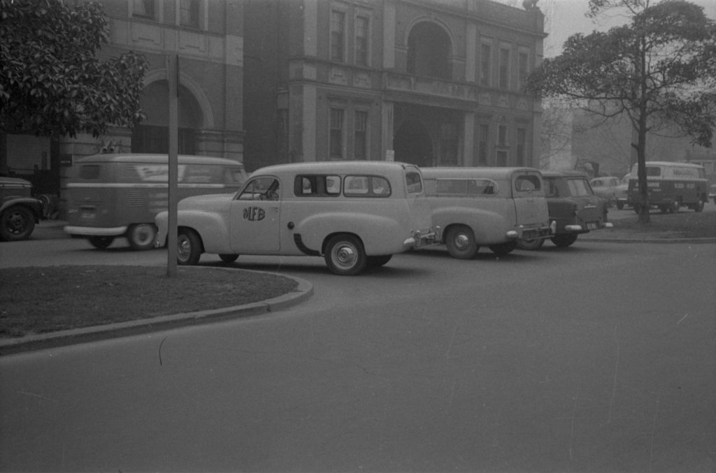 35A-9d Image showing Metropolitan Fire Brigade vehicles causing obstructions