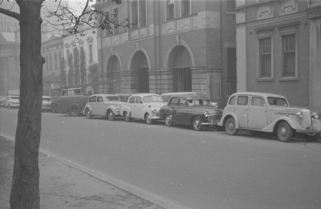 35A-9e Image showing Metropolitan Fire Brigade vehicles causing obstructions