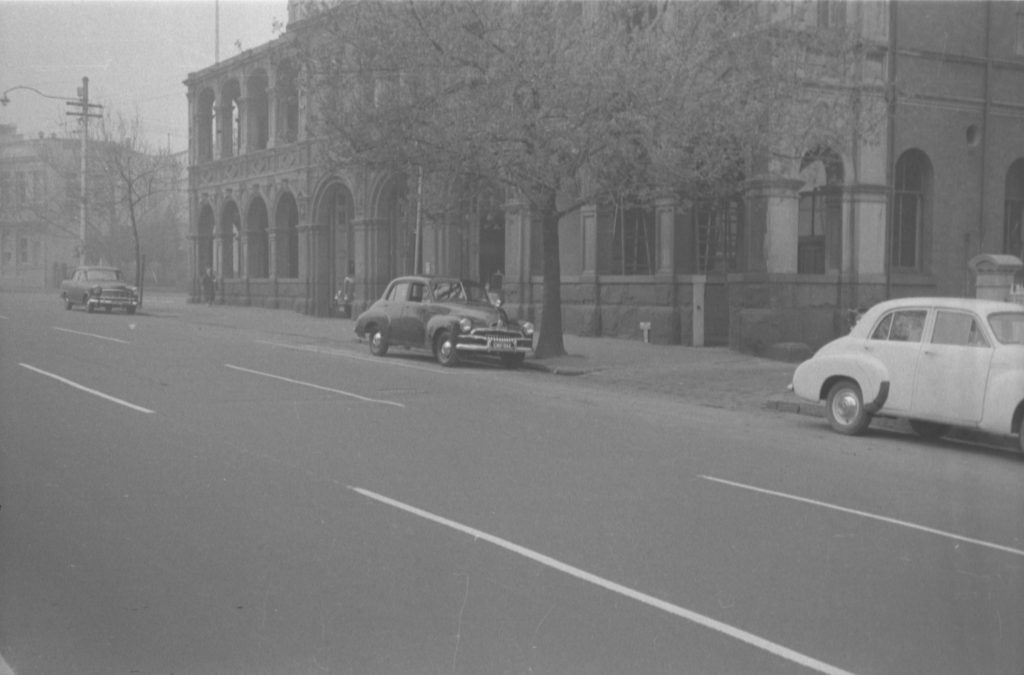 35A-9f Image showing Metropolitan Fire Brigade vehicles causing obstructions