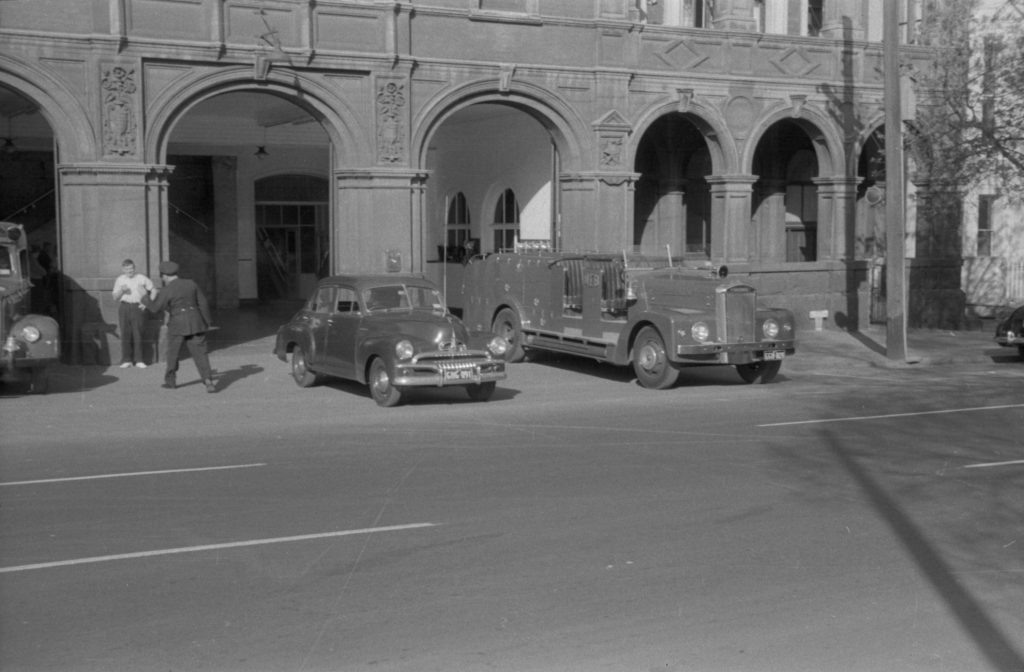 35A-10c Image of illegally parked Metropolitan Fire Brigade cars, Victoria Parade, East Melbourne