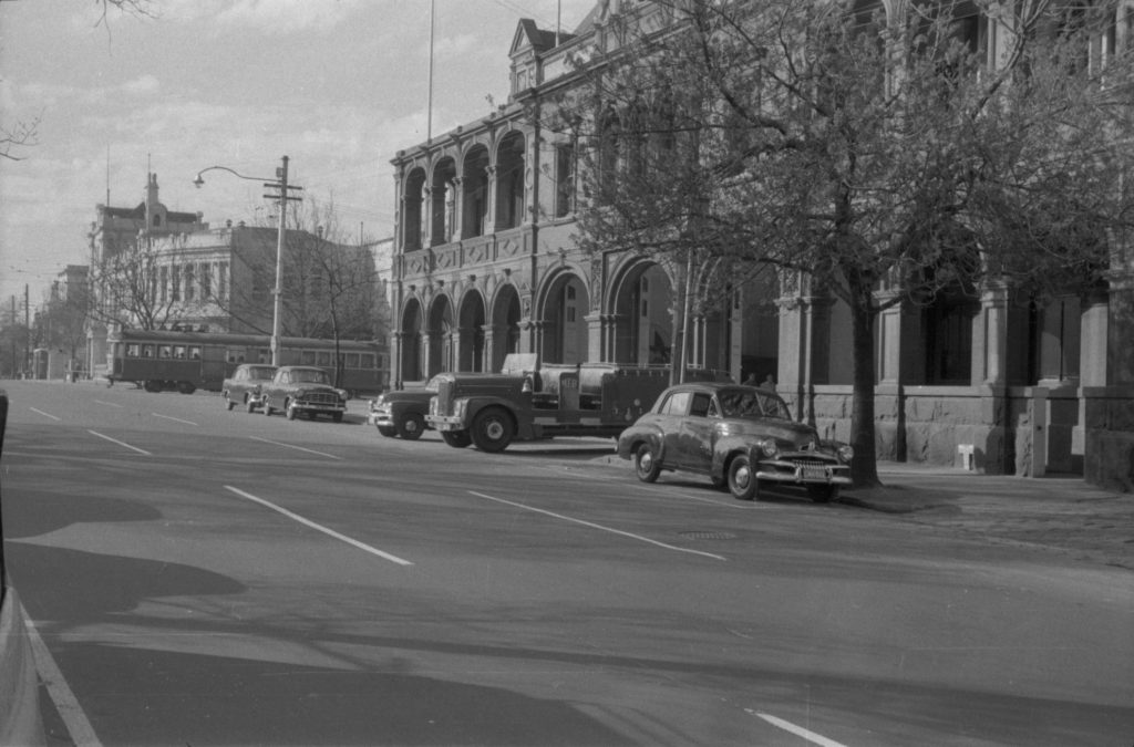 35A-10d Image of illegally parked Metropolitan Fire Brigade cars