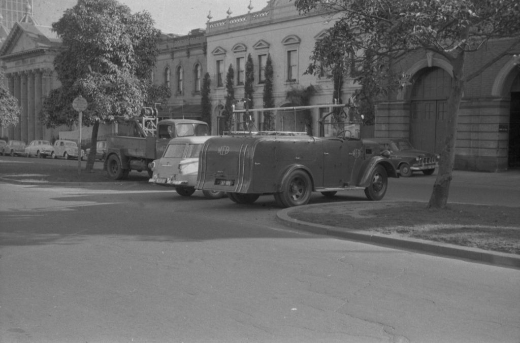 35A-10h Image of illegally parked Metropolitan Fire Brigade cars, Albert Street, East Melbourne