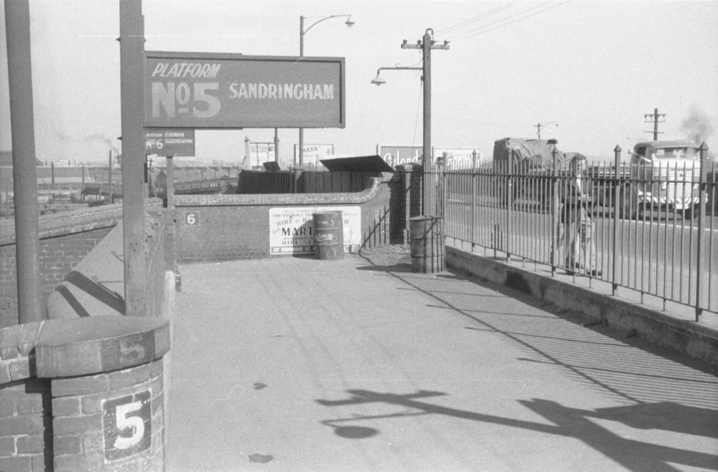 35A-11d Image of the railway bridge at North Melbourne station