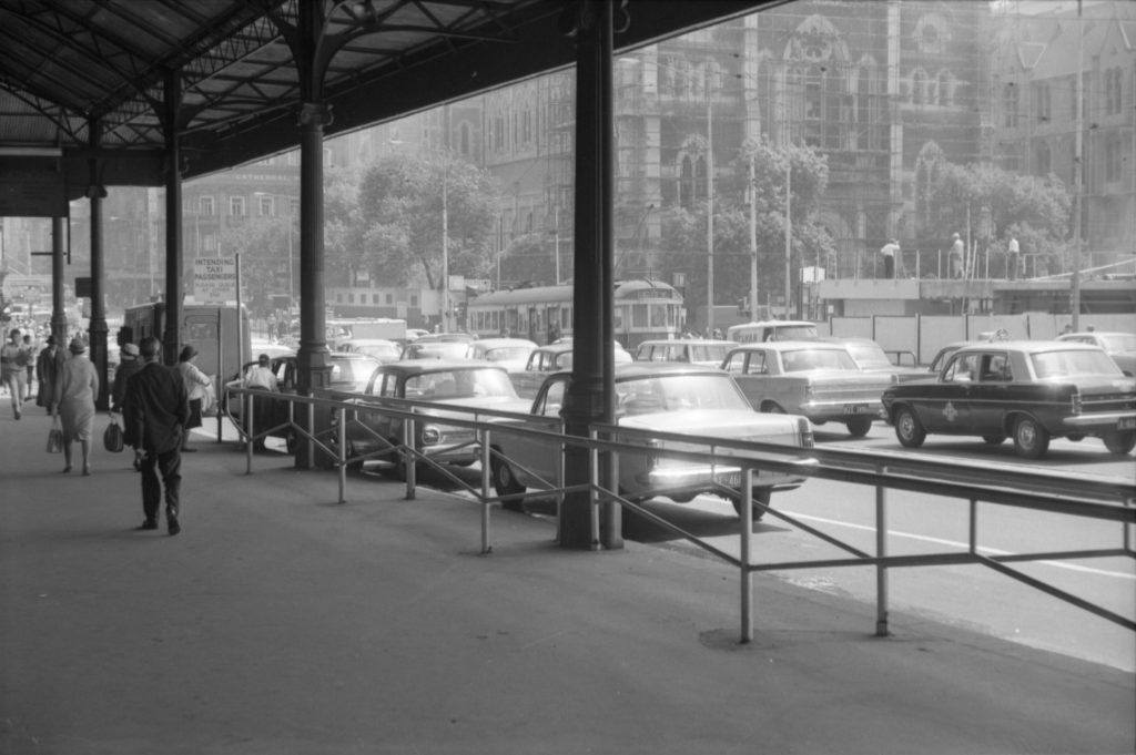 35A-14d Image of the taxi rank outside Flinders Street Station