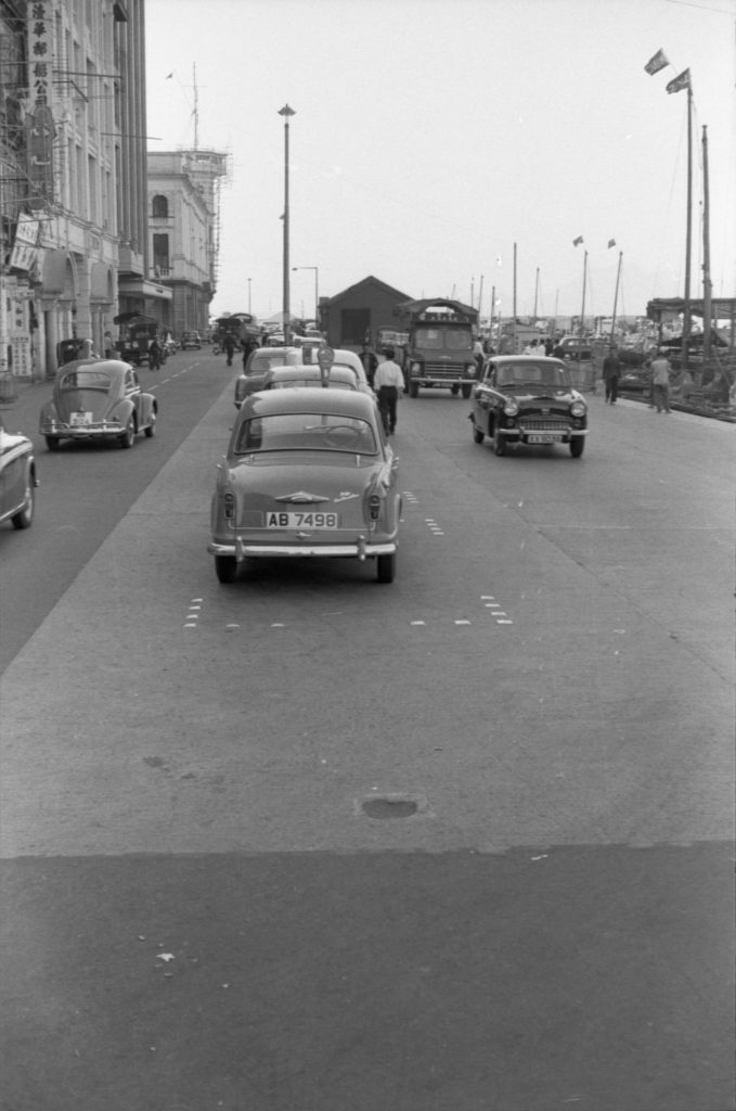 35A-18d Image showing parking in the centre of a road in Hong Kong