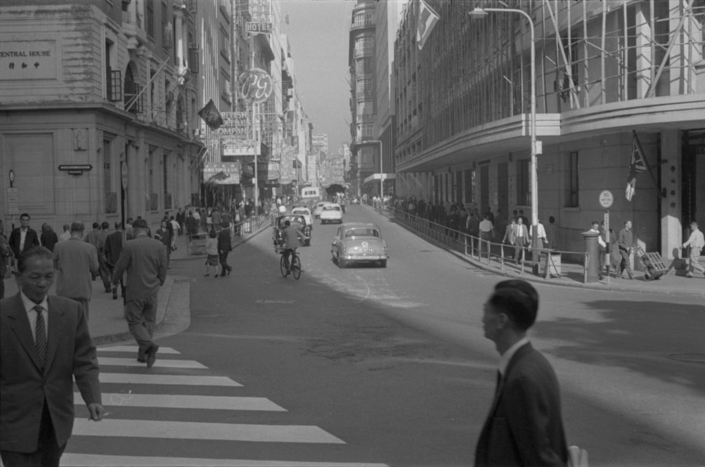 35A-27b Image of pedestrian traffic in Hong Kong