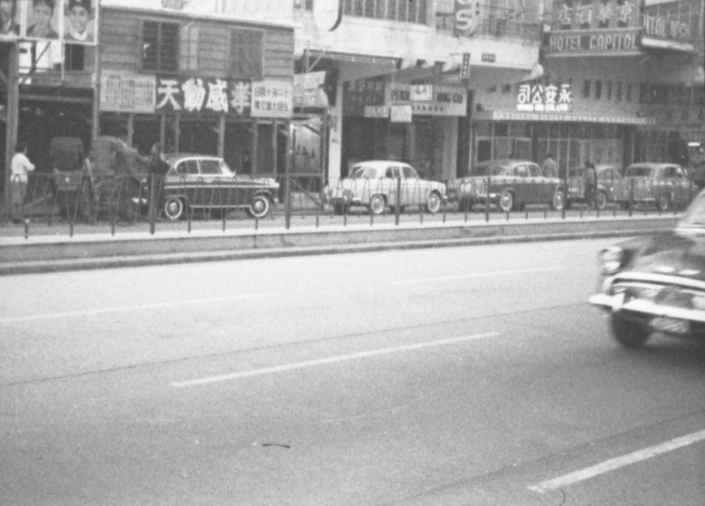 35A-28d Image of a median barrier in Hong Kong