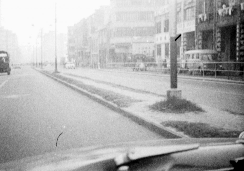 35A-28m Image of a road in Hong Kong, showing a median strip with lamp posts