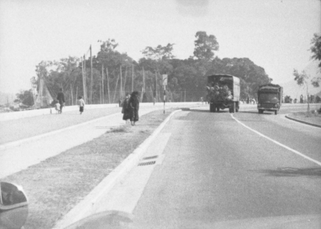 35A-28q Image of a road and footpath in Hong Kong