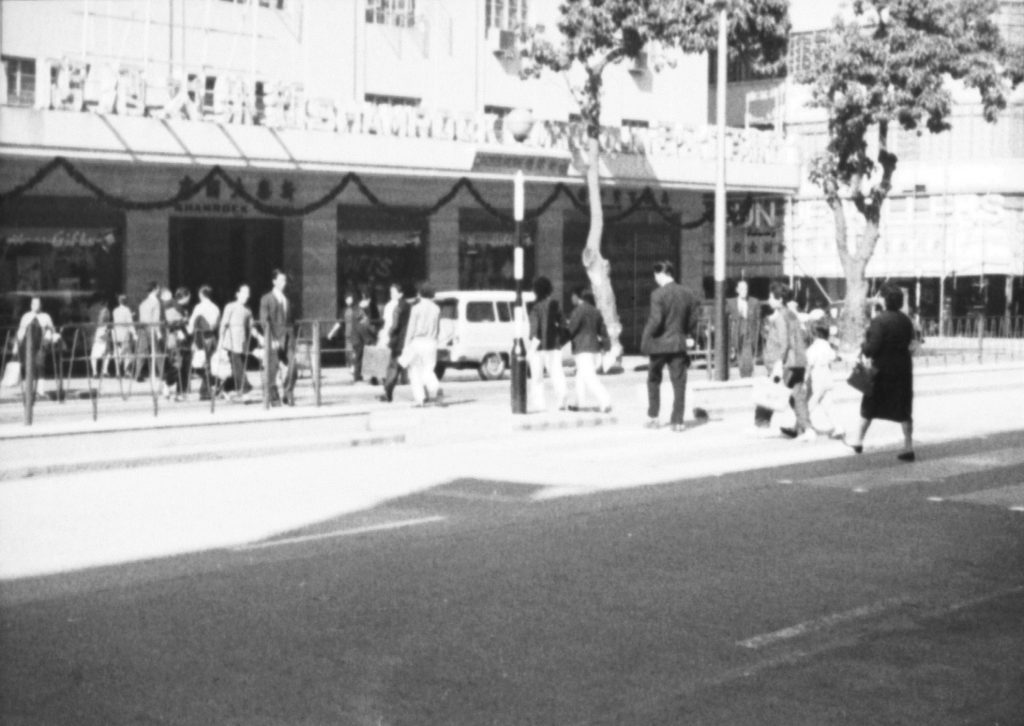 35A-30b Image of a pedestrian crossing and median barrier in Hong Kong