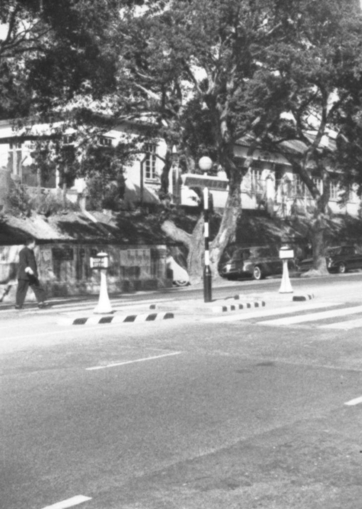 35A-30f Image of a pedestrian crossing in Hong Kong