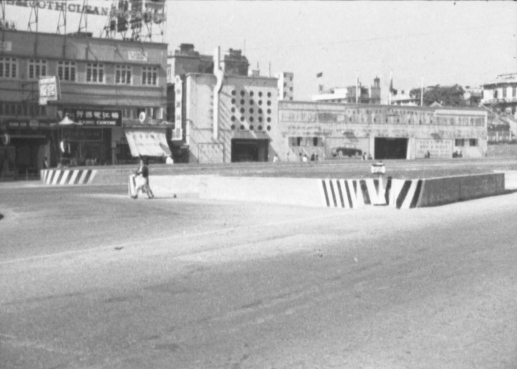 35A-30j Image of raised traffic islands in Hong Kong