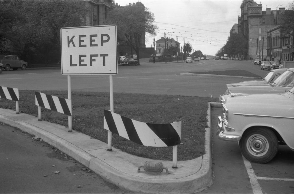 35A-31b Image of a “keep left” sign on Spring Street