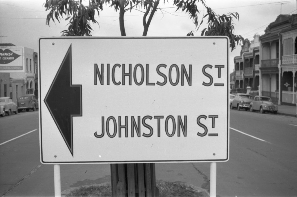 35A-31e Image of a sign for Nicholson Street and Johnston Street