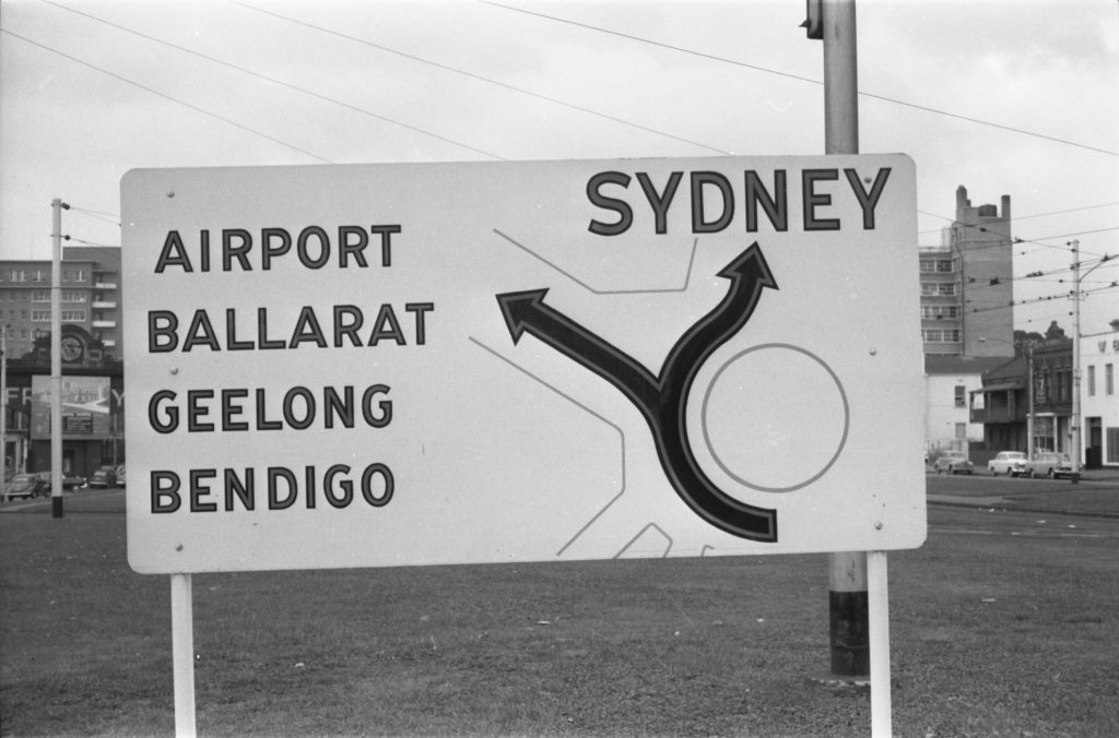 35A-32c Image of a sign for Melbourne airport, Ballarat, Geelong, Bendigo and Sydney