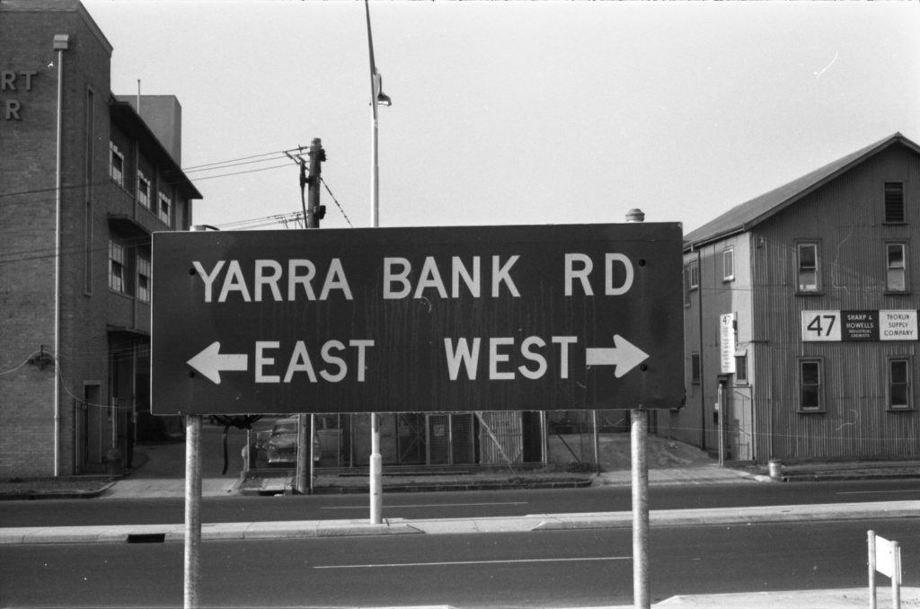 35A-34c Image of a sign for Yarra Bank Road