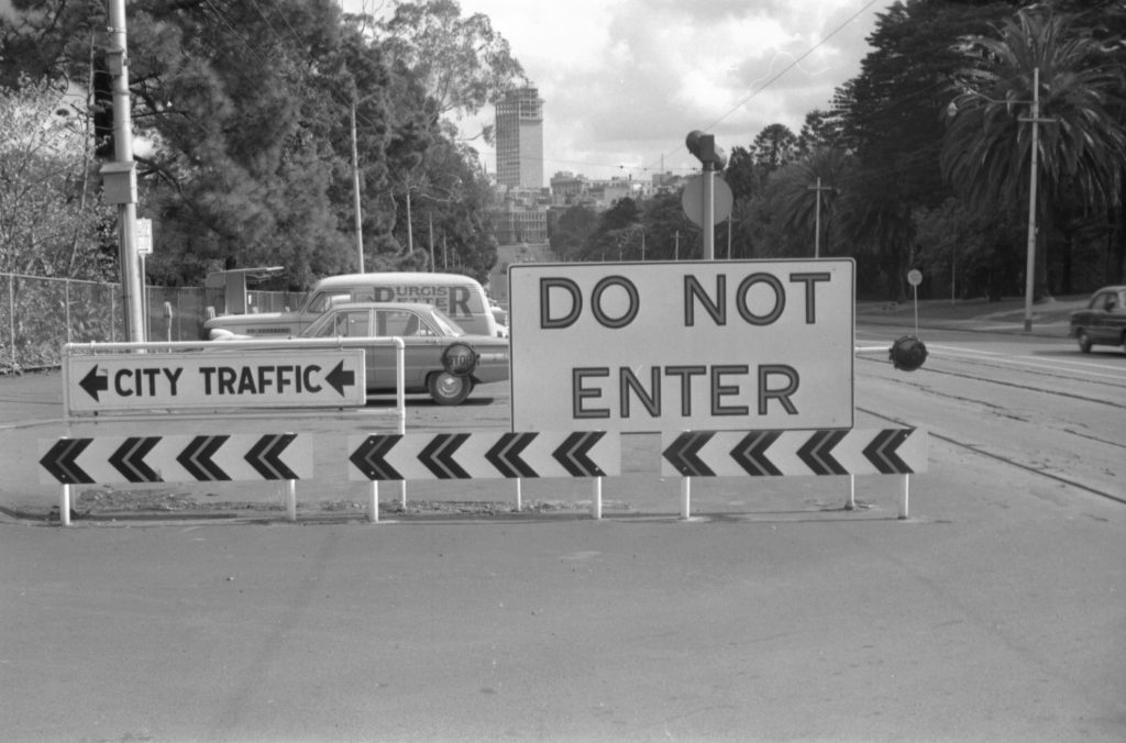 35A-36e Image of signs marked “do not enter” and “city traffic” on Wellington Parade