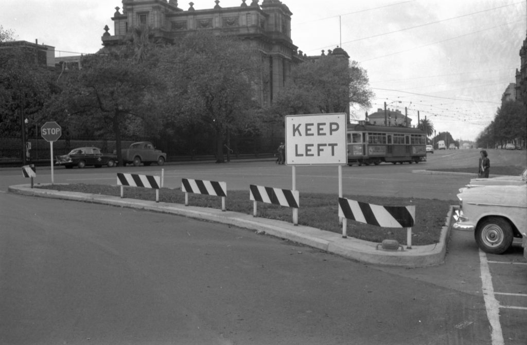 35A-36f Image of a “keep left” sign on Spring Street