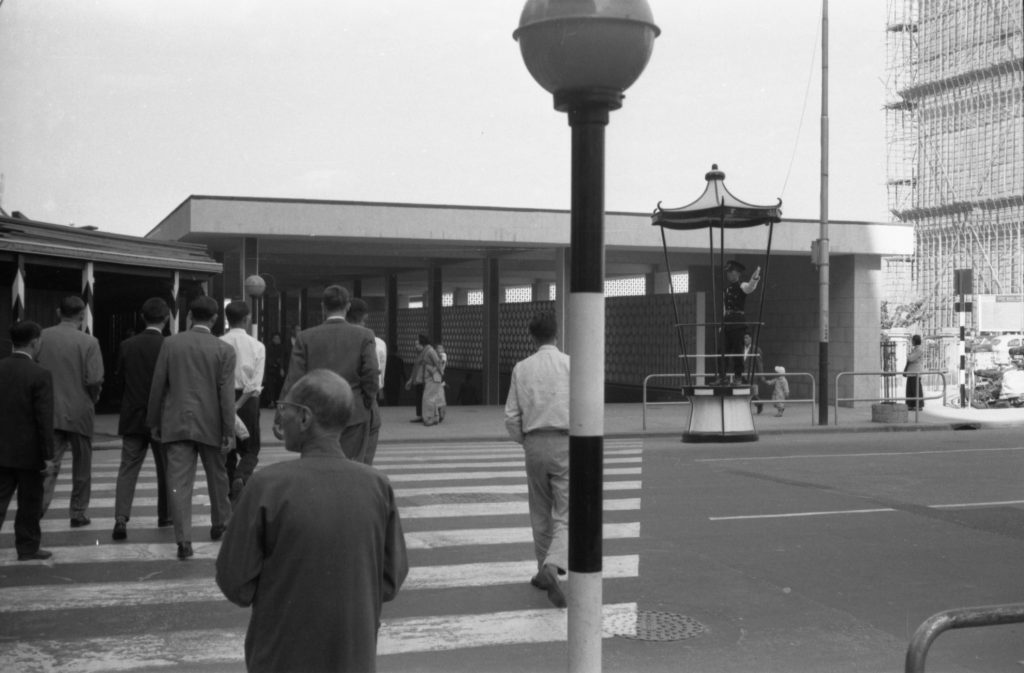 35A-39b Image of a pedestrian crossing in Hong Kong