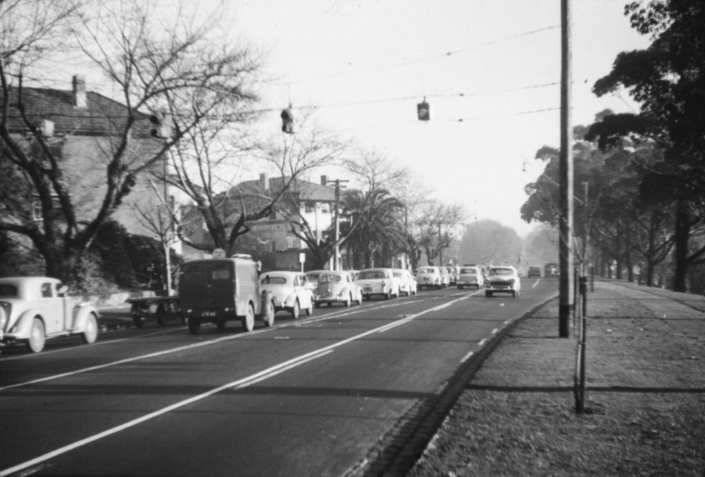 35A-53a Image showing reversible lanes on Alexandra Avenue, South Yarra