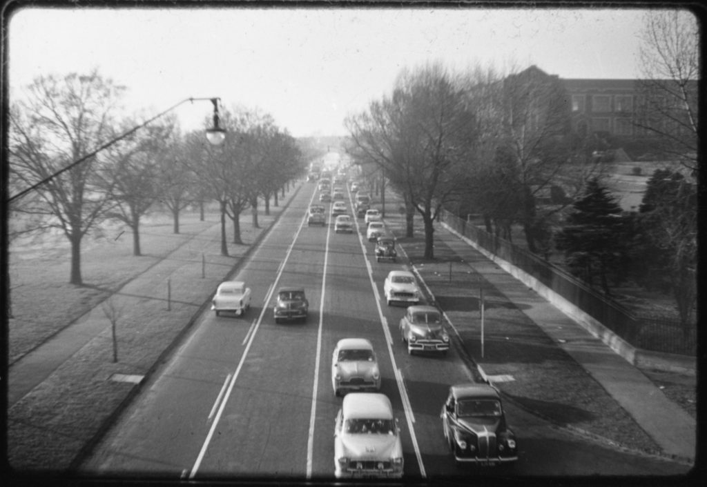 35A-53b Image showing reversible lanes on Alexandra Avenue, South Yarra