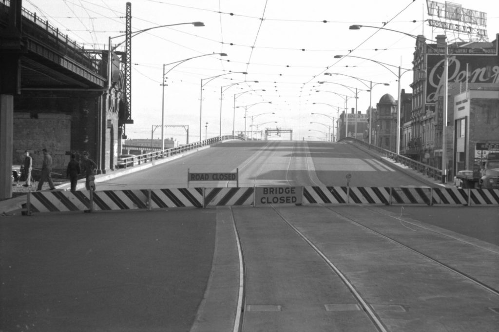 35A-67d Image of barriers at the Flinders Street overpass