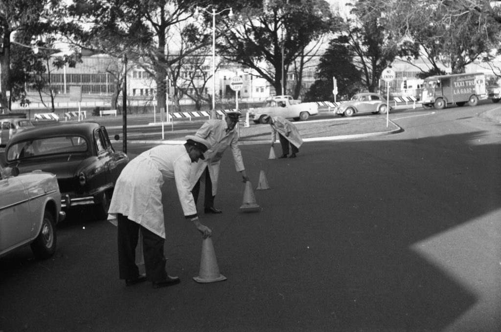 35A-69b Image showing placement of traffic cones, corner Alexandra Avenue and Punt Road