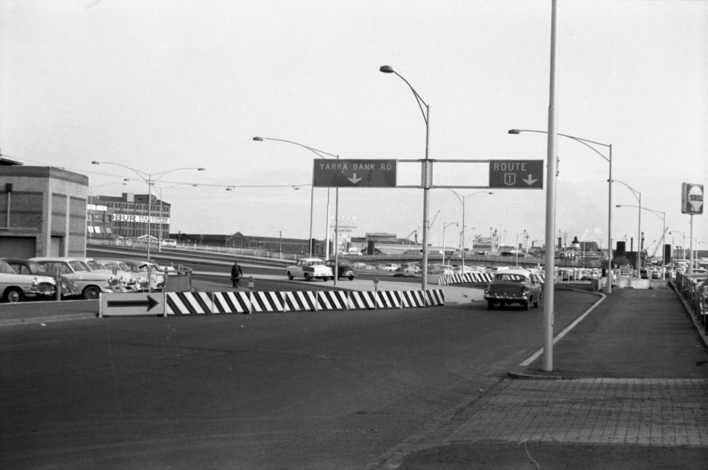 35A-70b Image of barriers around the King Street bridge area