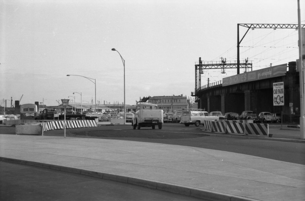 35A-70c Image of barriers around the King Street bridge area