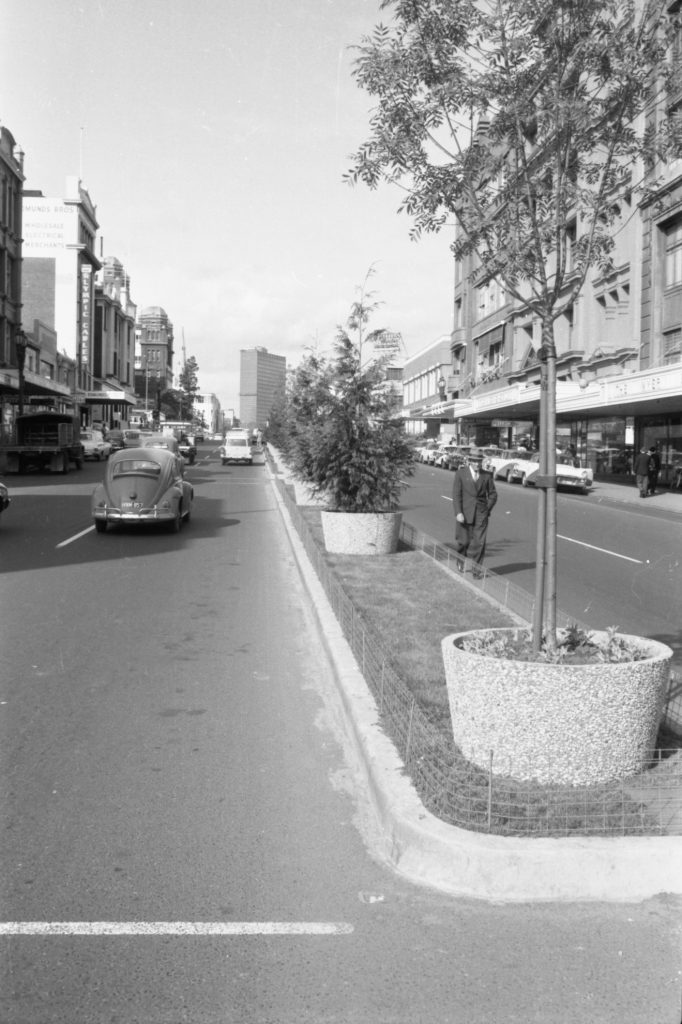 35A-72d Image of Londsale Street showing large planters along the median strip