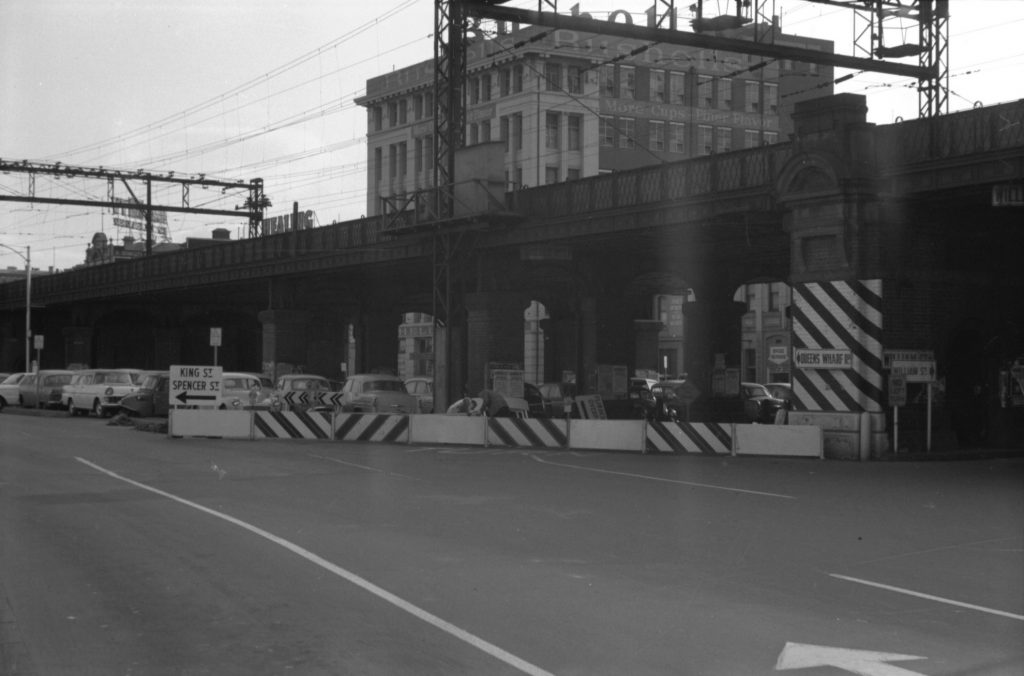 35A-73b Image of barriers around the King Street bridge area