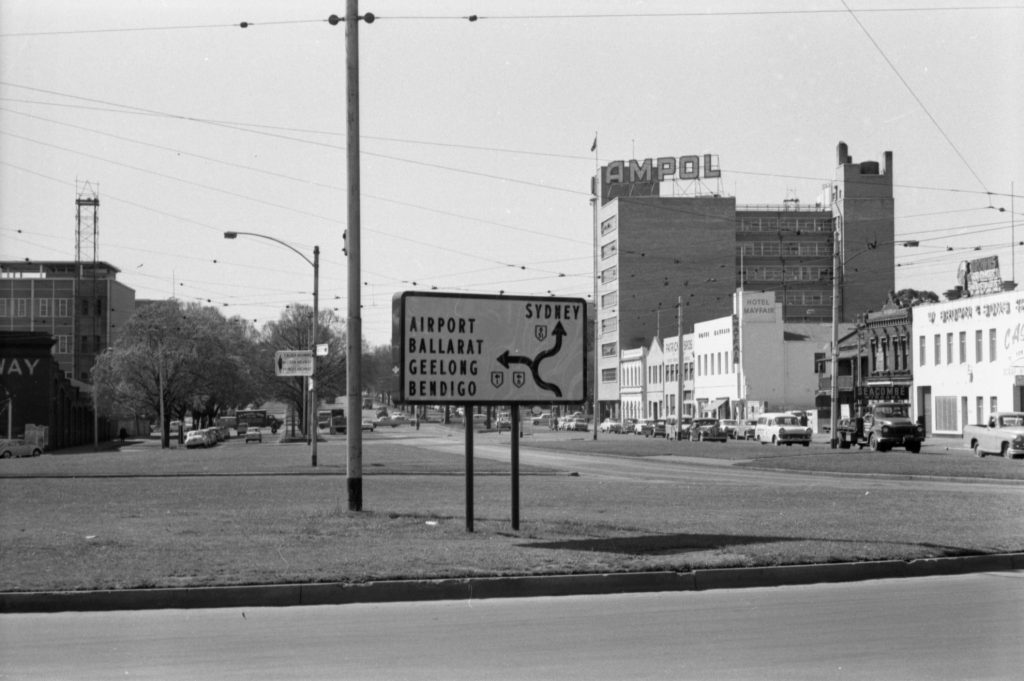 35A-76b Image showing a sign for the Airport, Ballarat, Geelong, Bendigo and Sydney