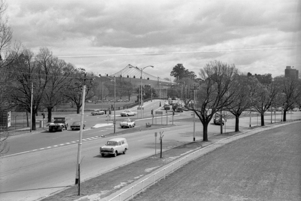 35A-81d Image of the intersection of Batman Avenue and Olympic Boulevard, at Swan Street bridge