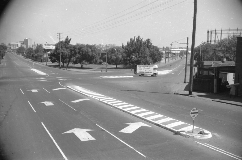 35A-89b Image of the intersection of Arden Street, Dryburgh Street and Macaulay Road, North Melbourne