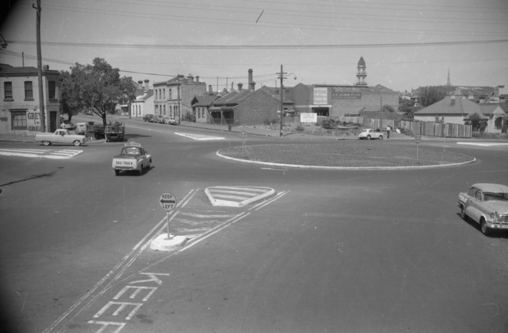 35A-89d Image of the roundabout intersection of Arden and Courtney in North Melbourne