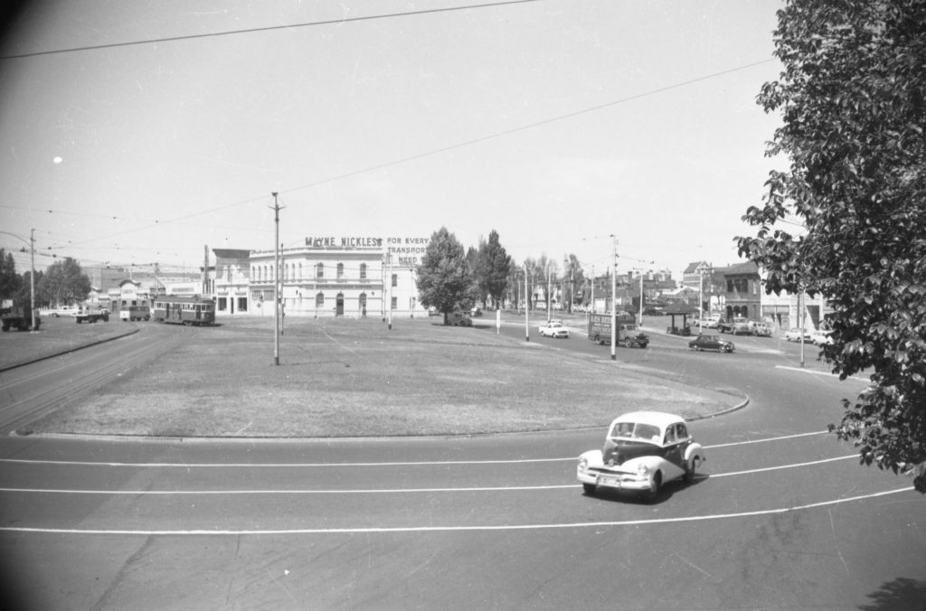 35A-95b Image of the intersection at Peel Street, Elizabeth Street, Flemington Road and Royal Parade, in North Melbourne