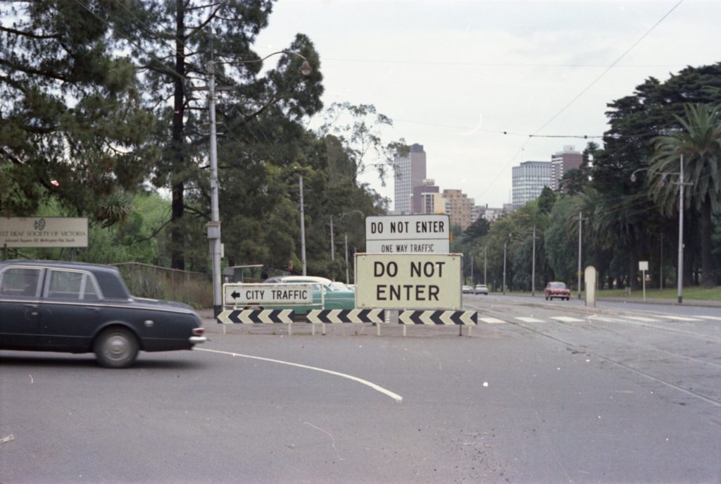 35B-6c Image of signs marked “do not enter” and “city traffic” on Wellington Parade, East Melbourne